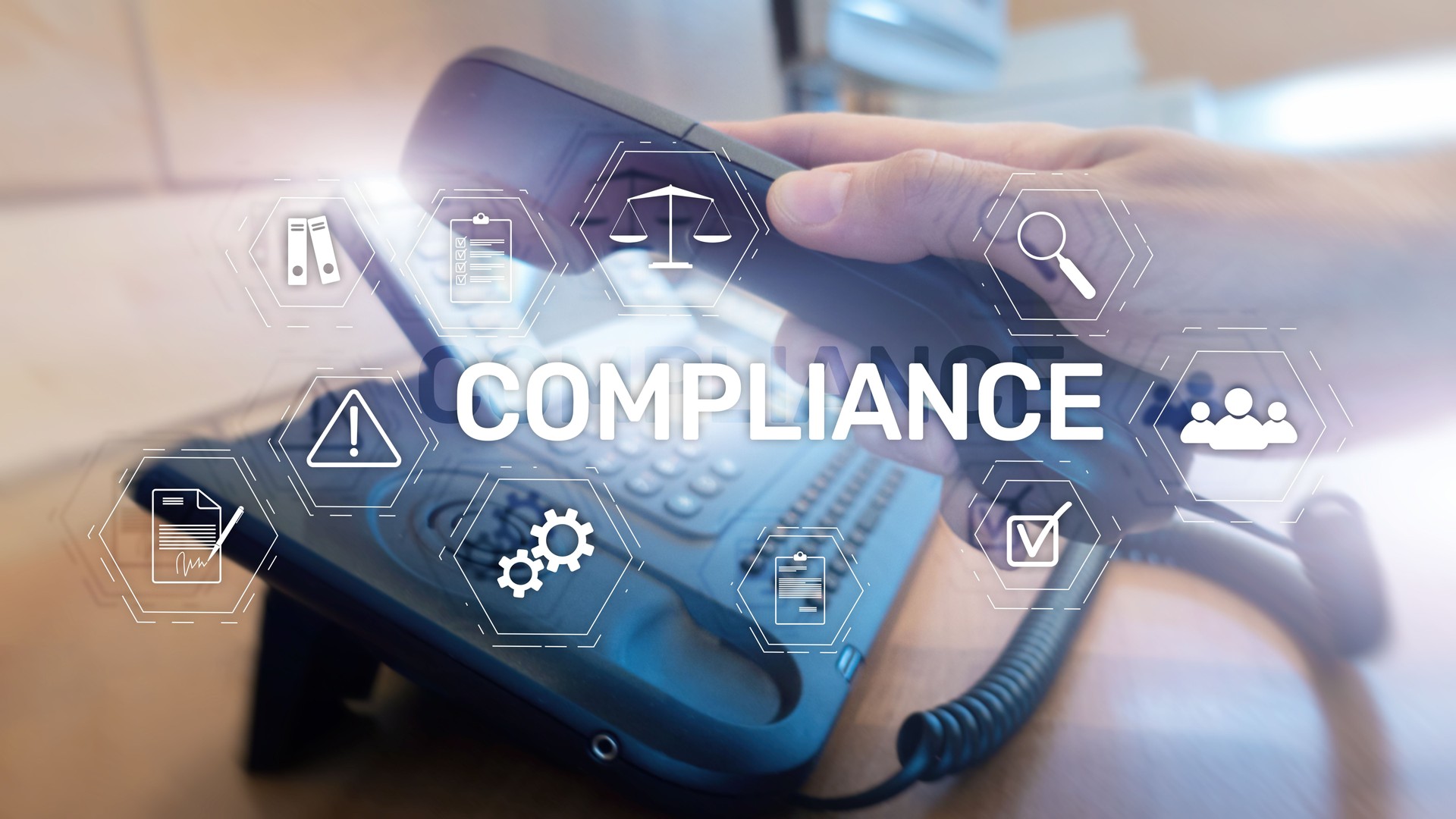 Diagrama de cumplimiento con iconos digitales y la palabra COMPLIANCE